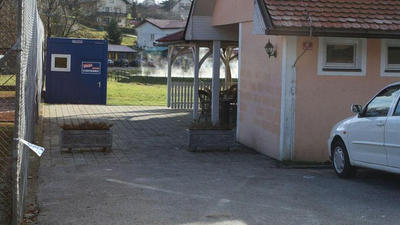 Kaj točno se je dogajalo pred barom v Benediktu, policija še preiskuje. (Foto: Ž