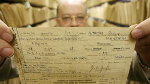 Arhivi, ki so bili desetletja tajni, se počasi odpirajo javnosti.