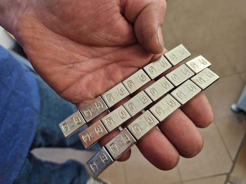 Kolesne uteži za motocikle, ki jih izdeluje Miha Škoda | Avtor: Žurnal24 