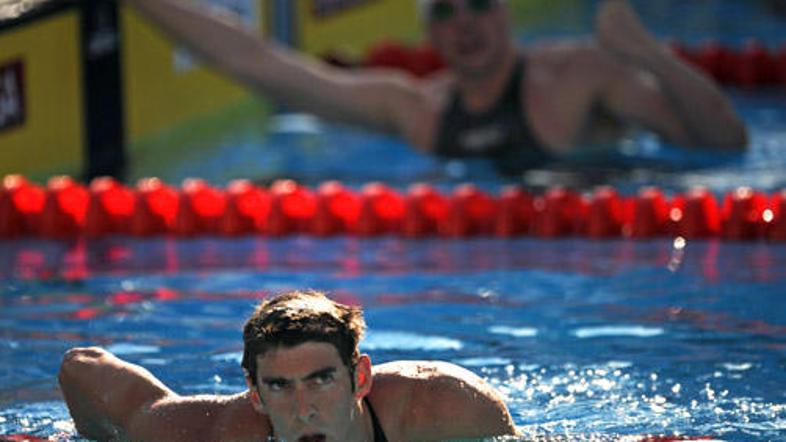 Michael Phelps (spredaj) je moral priznati premoč Paulu Biedermannu (v ozadju).