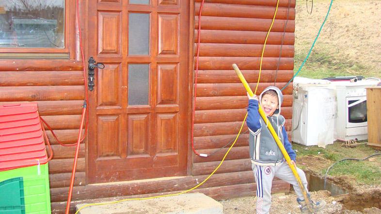 Bogdan Miklič pravi, da je za svojo hišo oz. brunarico že pred meseci vložil pro