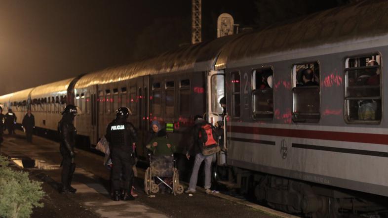 Vlak z begunci prispel v Središče ob Dravii