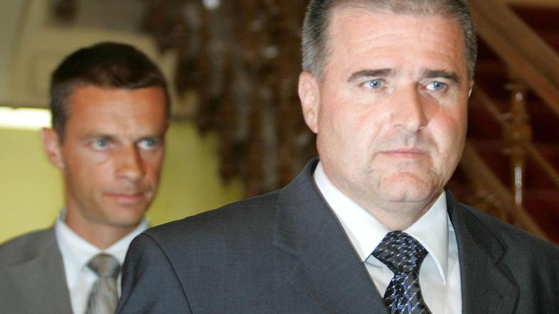 Pred parlamentarno preiskovalno komisijo je stopil Iztok Podbregar.