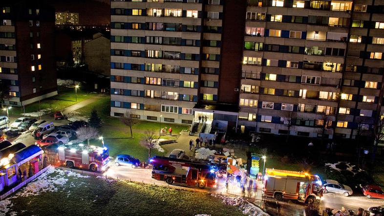 Pozno popoldan naj bi zagorelo v stanovanju na Brodarjevem trgu v Ljubljani. (Fo