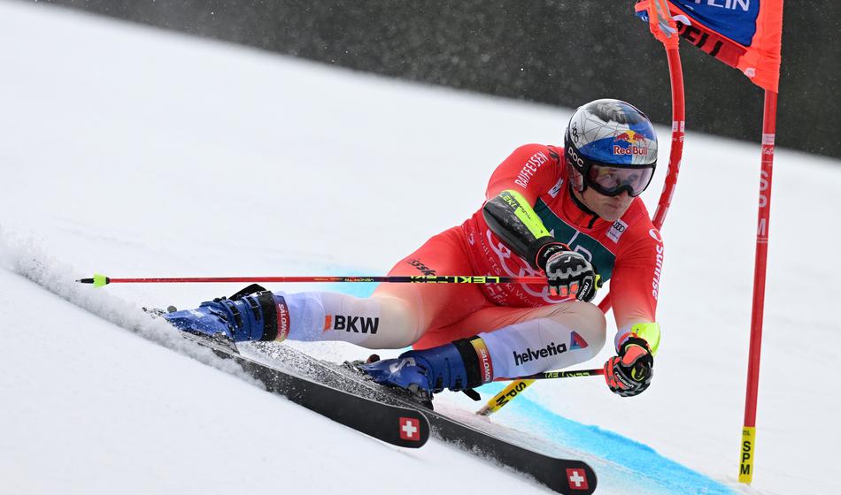 Kakšna drama: Odermattov globus visi na nitki