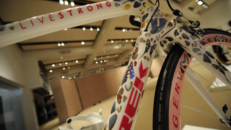 Armstrongovo kolo, kot ga vidi britanski umetnik Damein Hirst. Foto: AFP 