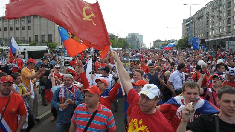 Poljska Rusija Varšava Euro 2012 navijači zastava Sovjetska zveza