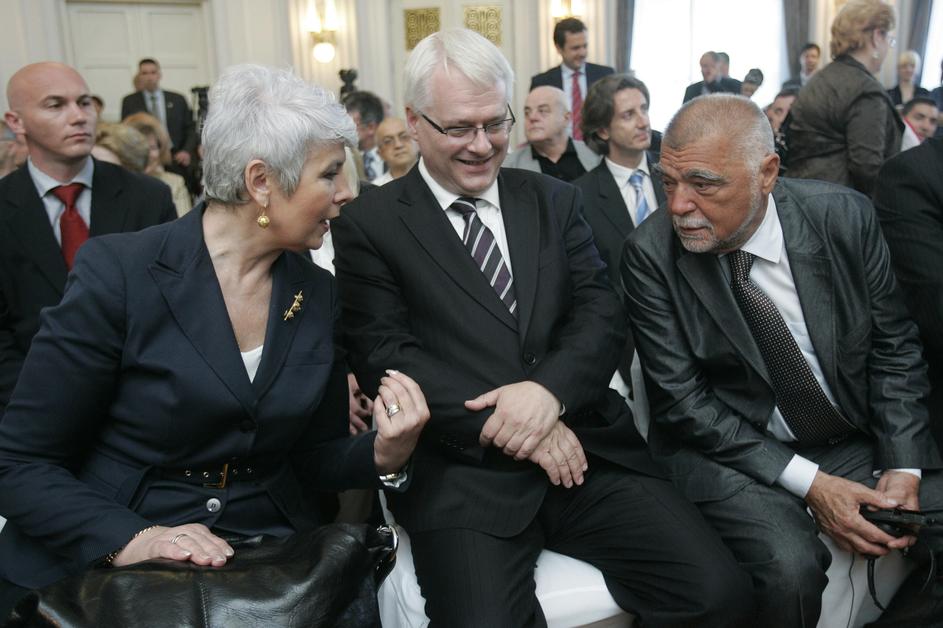 Nekdanji hrvaški predsednik se ni zavedal, da ga snema mikrofon. (Foto: Goran Me