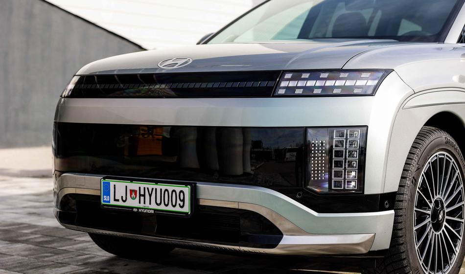 Napad na zvezde, plovilo je ioniq 9