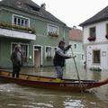 V Avstriji ponekod reke še vedno poplavljajo.