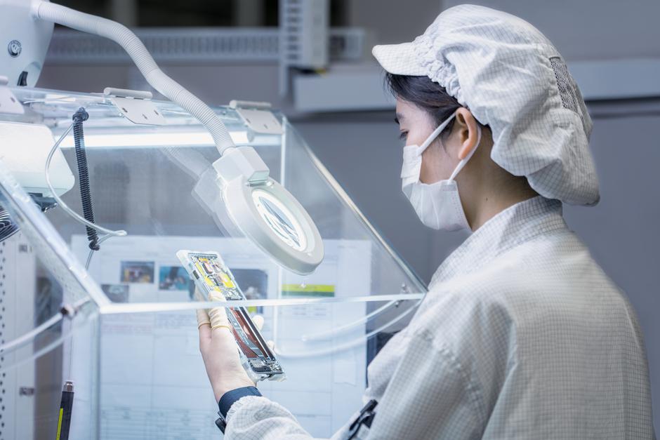 Honor proizvodnja delavec pametni telefoni tekoči trak | Avtor: Honor