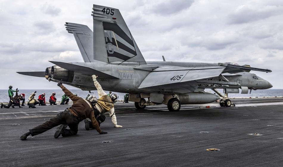 Dron se je "agresivno" približeval, zato so ga sestrelili