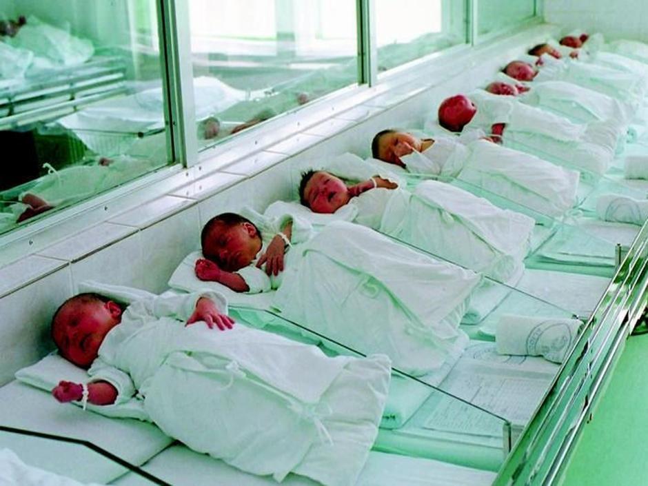 Novorojencem v zagrebški porodnišnici sta se pridružili hčerki 13-letne matere. | Avtor: Žurnal24 main