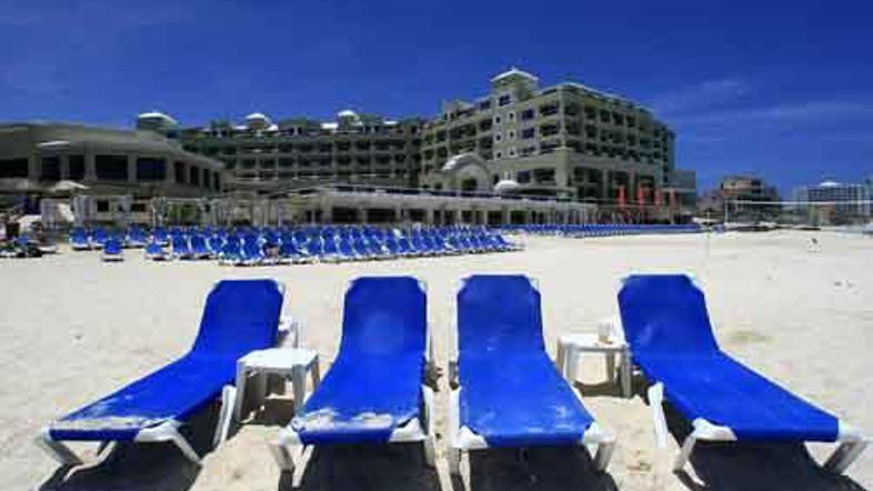 Znano mehiško letovišče je zaradi strahu pred okužbo z novo gripo prazno.