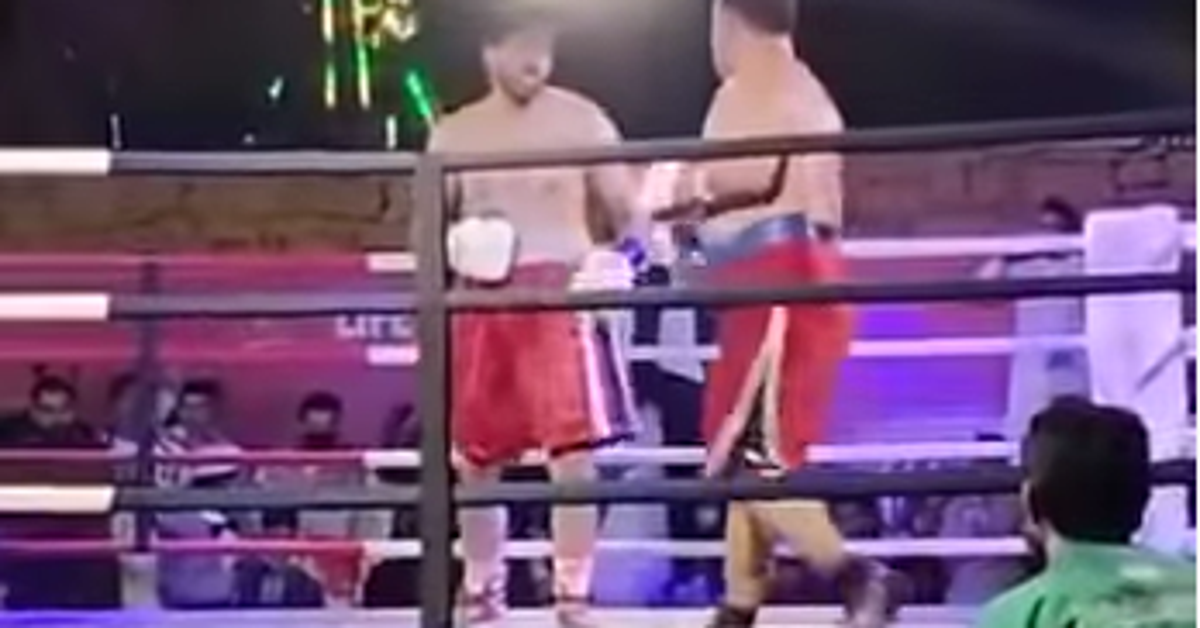 Запретные объятия боксеров на ринге. Арсланбеков Мухаммад боксер.