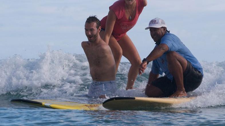 O Bethany so posneli tudi film. Na tej fotografiji je z Nickom Vujicicem. (Foto: