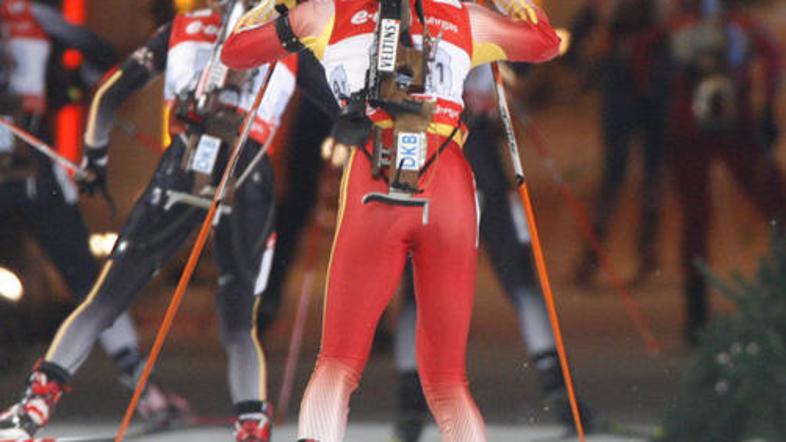 Na tradicionalni novoletni biatlonski tekmi mešanih parov sta slavila Rusa.