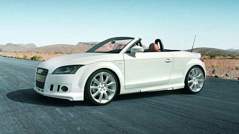 Pri Nothellu so za kabriolet izbrali belo barvo, ki v kombinaciji z usnjem v not