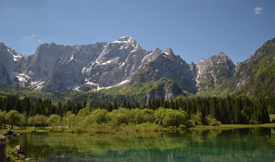 Pohodniki blizu tromeje našli dve trupli, šlo naj bi za slovenska državljana