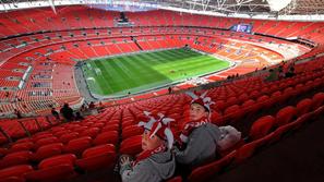 navijači stadion sedeži Liverpool Everton pokal FA polfinale London Wembley