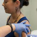 Cepivo proti novi gripi izdelujejo tri farmacevtska podjetja: Novartis, Sanofi-A