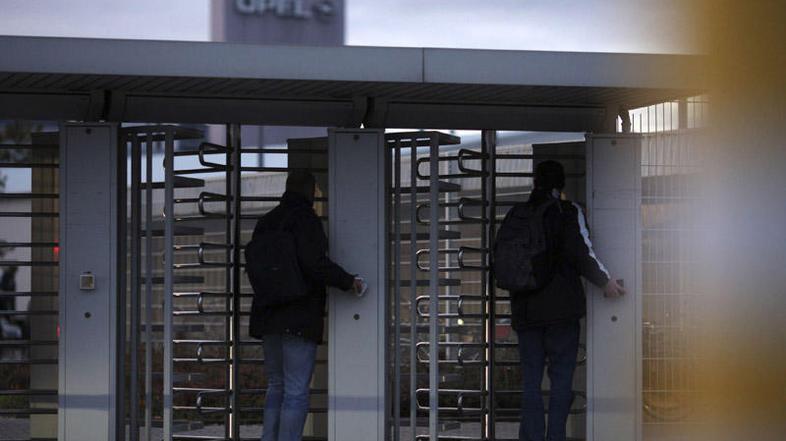 Delavci so zjutraj prišli v Oplovo tovarno, a naj bi se še danes podali protesti