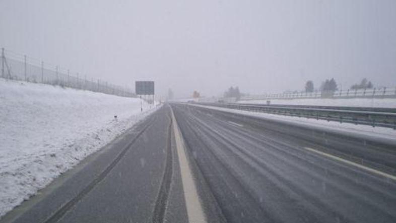 Zaradi dežja je ponoči nevarnost poledice.