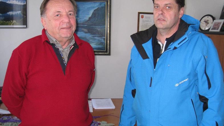 Levo Anton Urh, državnozborski poslanec in bohinjski podžupan, desno župan Franc