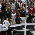 Ronaldo se je po golu tako poveselil v družbi Cristiana z navijači Corinthiansa.