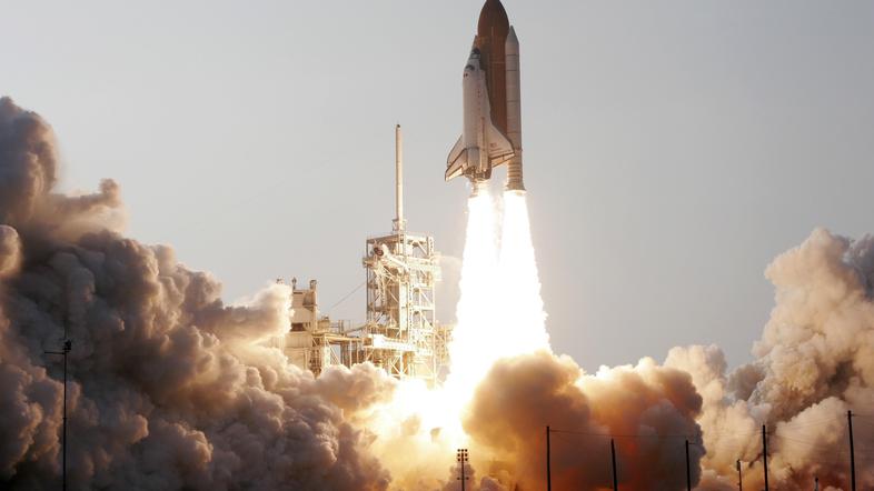 Ob 0.36 po srednjeevropskem času je Nasa izstrelila raketoplan Endeavour.