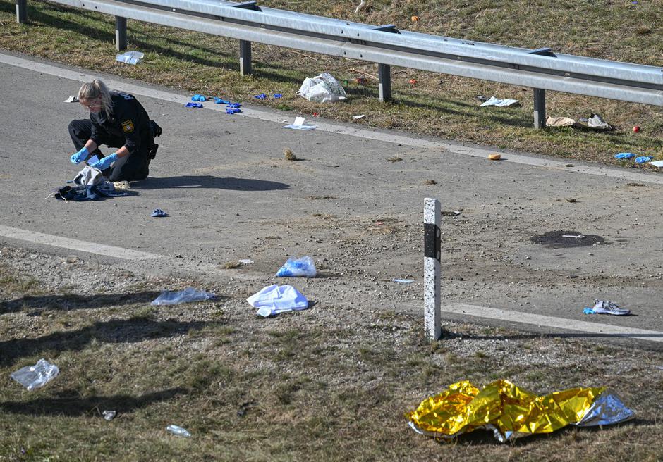 prometna nesreča kombija z migranti na Bavarskem | Avtor: Profimedia