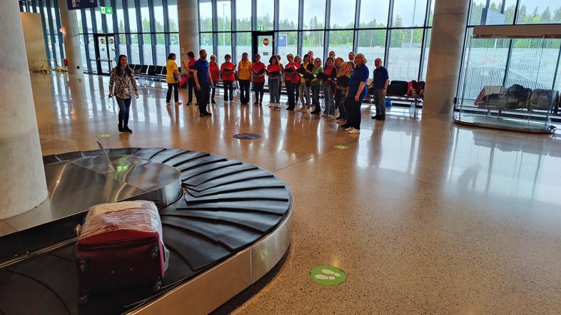 Mešani pevski zbor RETRO, SCT