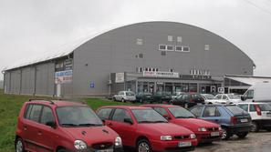 Dvorano lahko pred rušenjem reši le novo gradbeno dovoljenje, še pred tem pa spr