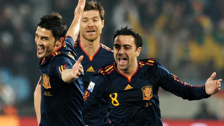 David Villa Xavi Hernandez Xabi Alonso gol zadetek veselje slavje proslavljanje