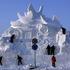 S to sneženo skulpturo so oblikovalci želeli opozoriti na nasprotje med naravo (