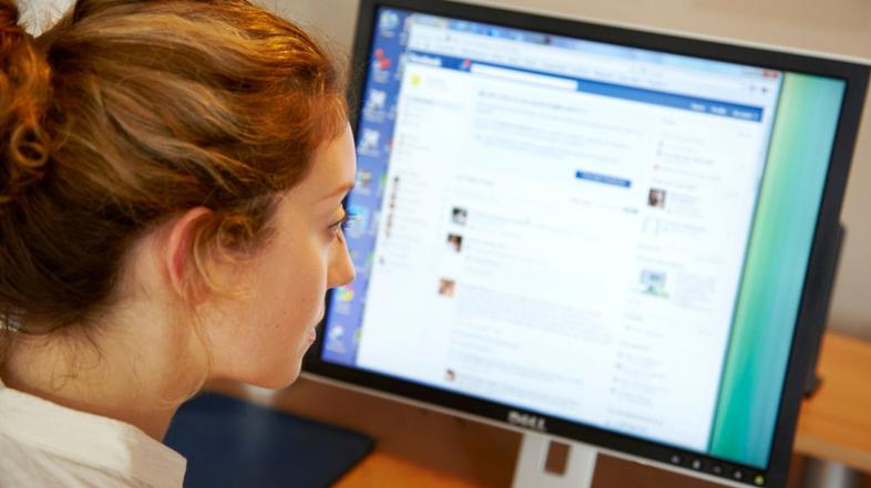 Ženska na internetu