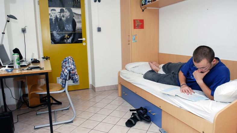 Ob začetku študijskega leta veliko študentov ostane brez postelje v študentskem 