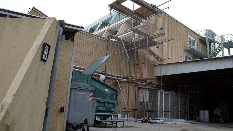 Gradbena in obnovitvena dela zamujajo; goste bodo začeli sprejemati vsaj tri ted