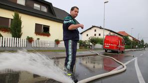 Tudi danes dopoldne je možno, da bodo gasilci še črpali vodo, a kaj hujšega ni p