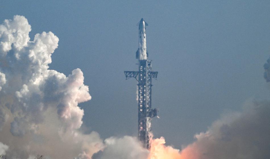 Mega raketa poletela v vesolje: "korak bližje Marsu"