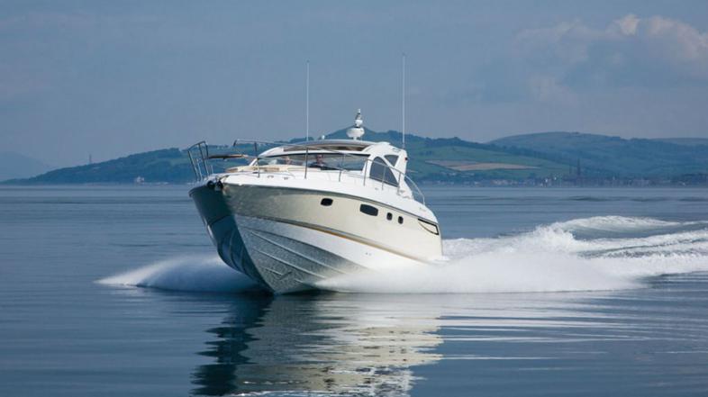 jahta targa 44 fairline