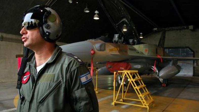 Izraelska vojska naj bi se že dlje urila za napad na Iran.