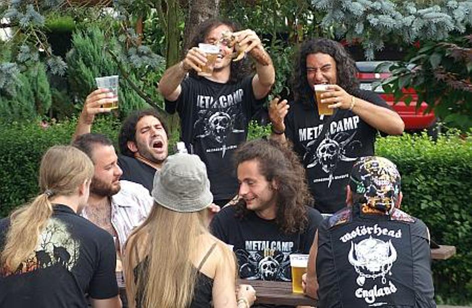 Med množico obiskovalcev iz vse Evrope se je kot vsako leto razlegalo rjovenje v