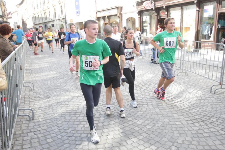 Če želite visokoresolucijsko fotografijo, nam pošljite elektronsko sporočilo na 