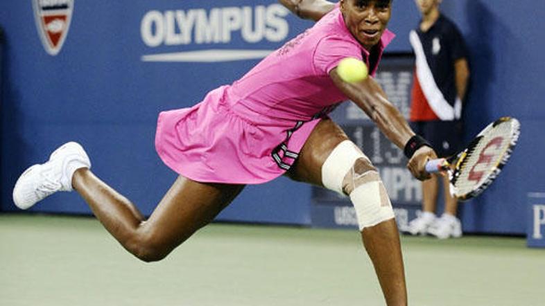Venus Williams se ne igriščih Flushing Meadowsa bori s tekmicami in bolečinami v