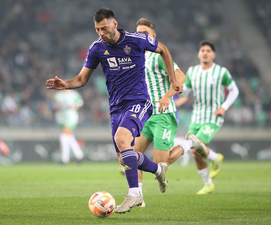 Olimpija : Maribor | Avtor: Reševalni pas/Twitter