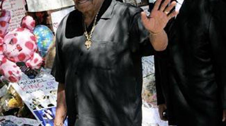 Joe je javno priznal, da ima Michael zunajzakonskega otroka.