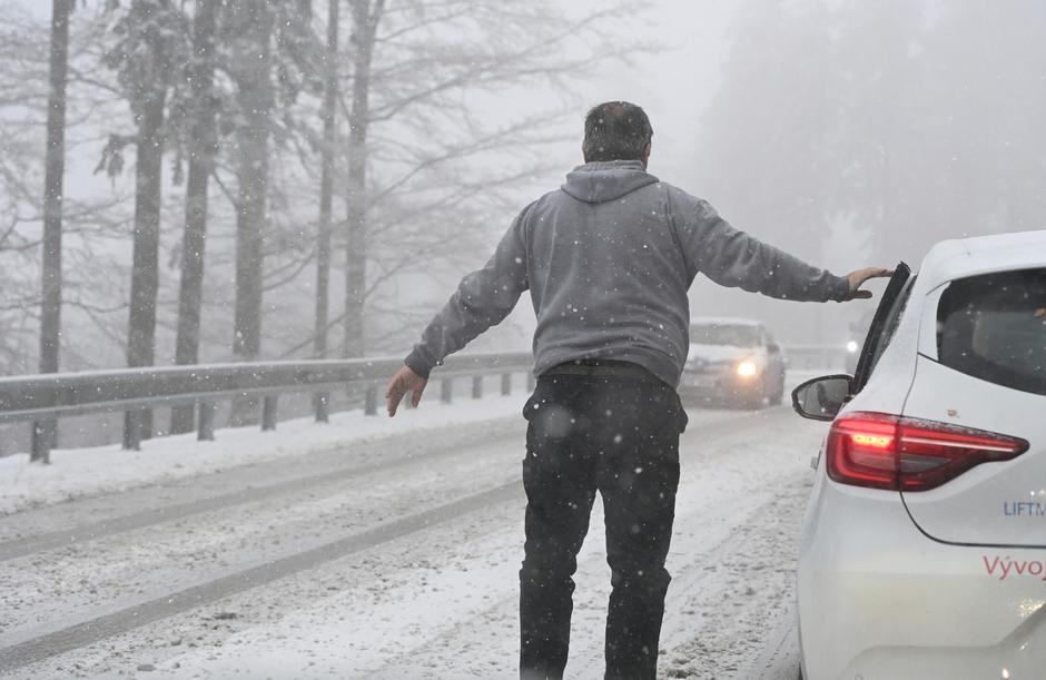 sneg avto kolona zastoj | Avtor: Profimedia