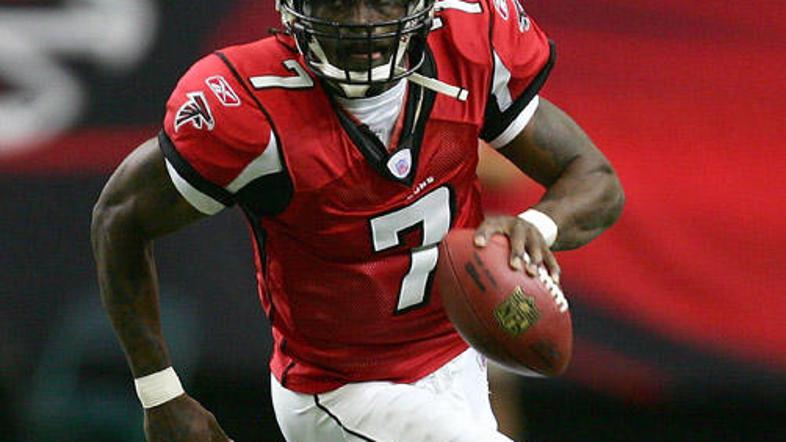 Michael Vick na eni od svojih zadnjih tekem za Atlanto Falcons pred tremi leti