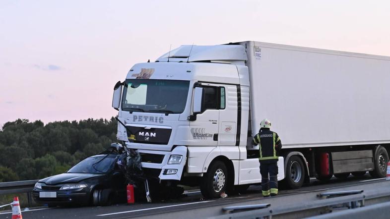 nesreča Hrvaška Brinje tovornjak avtomobil